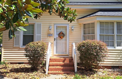 Whiteville Apartment | Serene 3-bed, 3-bath apartment with AC in charming Whiteville