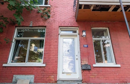 Hochelaga Apartment | Serene 3-bedroom apartment in Montreal