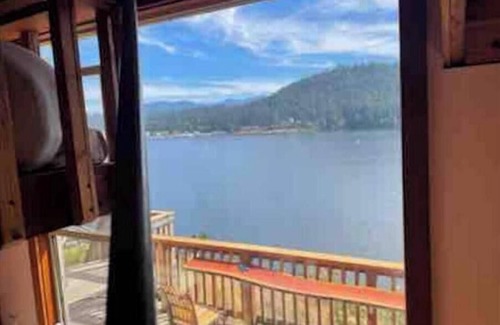 Sagle Cabin | Serene 3-bedroom cabin in Sagle