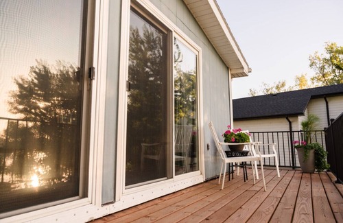 Aberdeen House | Serene 3-Bedroom Getaway with Stunning Lake Views