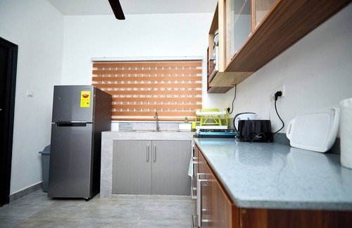 Oyibi House | Serene 3-bedroom getaway with modern amenities