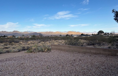 Valentine House | Serene 3-bedroom house in Valle Vista Golf Community on route 66