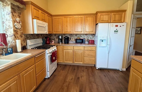 Redmond House | Serene 3-bedroom house with AC in Redmond