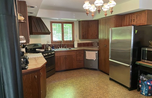 Berne Cabin | Serene 3 bedroom lake cabin with fireplace