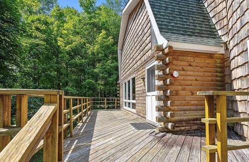 Berne Cabin | Serene 3 bedroom lake cabin with fireplace
