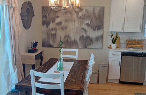 White Marsh House | Serene 3-bedroom waterfront newly renovated house, AC, Fast WiFi, Patio
