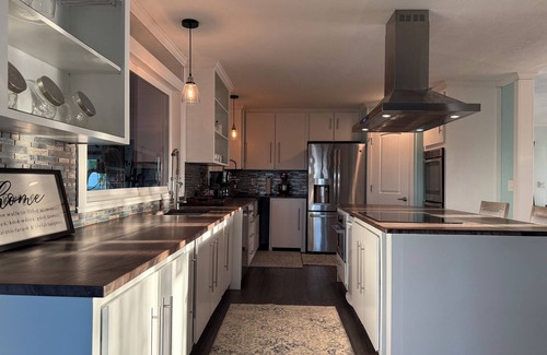 Tri-Cities House | Serene 3BR Retreat, includs Chef’s Kitchen Office Gym Quiet River Glimpse