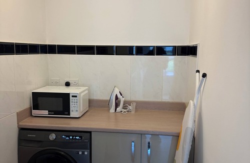 Norwich House | Serene 4-Bedroom Retreat in Quiet Cul-de-Sac – Perfect for Families & Groups!