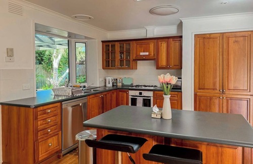 Frankston House | Serene 4B2B House Near Mornington w parking WIFI