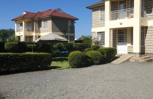 Naivasha Villa | Serene 4bedroom villa in Naivasha with scenic views & shared pool close to lake