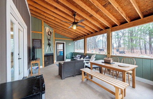 Burlington House | Serene 4br Country Retreat Awaits - Near Greensboro and Elon University!