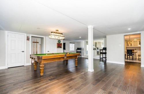 Georgina House | Serene 4BR house with Hot tub, Lake, Billiards and BBQ