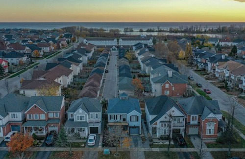 Ajax House | Serene 4BR Oasis Nearby Restaurants 2 WFH Setup
