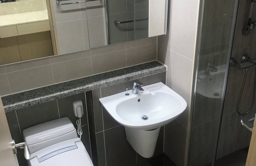 Songdo Apartment | Serene 5-bedroom apartment with AC in Incheon