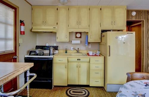 Jemez Springs Cabin | Serene 70's Retro Retreat