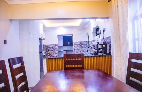Narok Bed & Breakfast | Serene and Modern 3-bedroom house with Wi-Fi, parking, and security in Narok