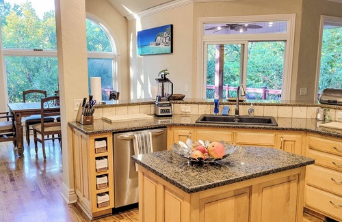 Bentonville House | Serene and spacious 5-bedroom house in Bentonville with view in great location