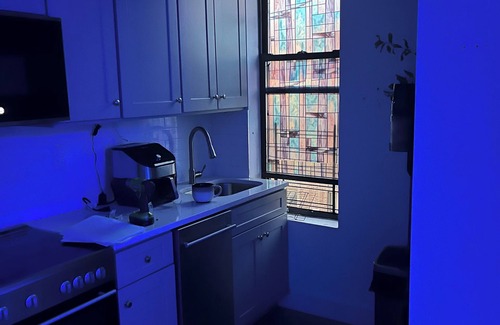 Borough Park Apartment | Serene apartment with WiFi in vibrant Brooklyn