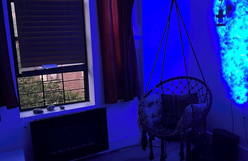 Borough Park Apartment | Serene apartment with WiFi in vibrant Brooklyn