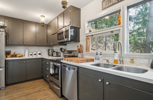 Pittsfield House | Serene Architect-designed Vermont Chalet 4 Bedroom Home