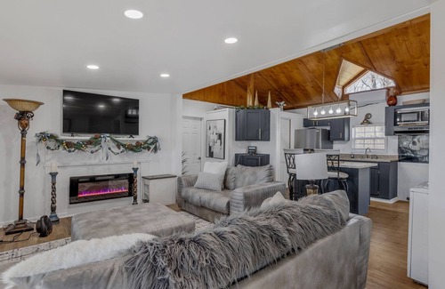 Lottie House | Serene Bayou Retreat - Spacious 4BR Home in Breaux Bridge for Families