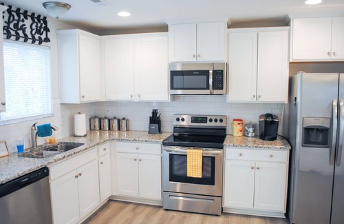 Southwest Raleigh House | Serene Beautiful Townhouse ~ 5min from PNC Arena