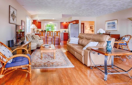 Honeoye House | Serene Beauty at Inspiration Cove