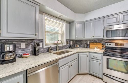 Bella Vista House | Serene Bella Vista Getaway Near Trails!