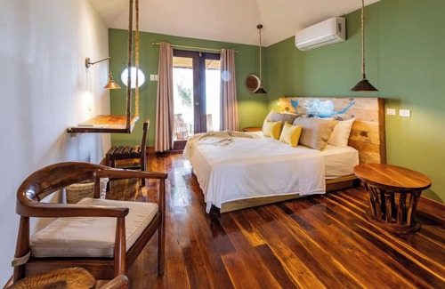 Little Corn Island Hotel | Serene Boat Room Retreat at Yemaya Reefs, Nature's Paradise in Nicaragua