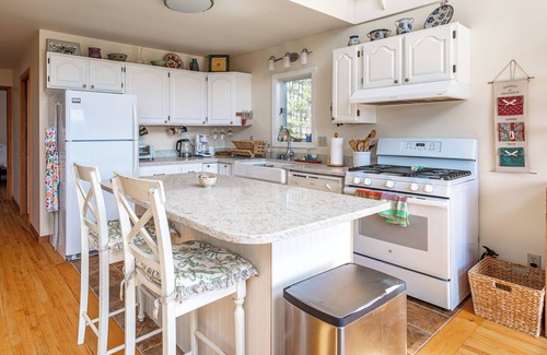 Kerhonkson Ski Chalet | Serene & Bright: Minnewaska Mtn Views ~ Deck ~BBQ