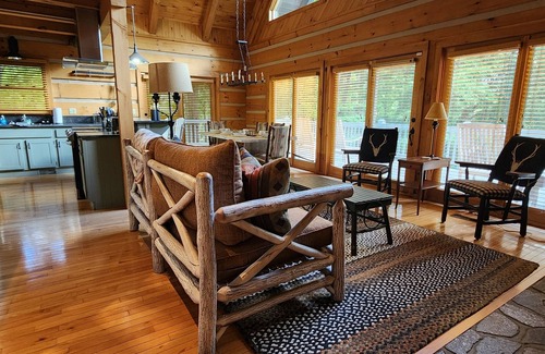 Cherokee Cabin | Serene cabin nestled amid the majesty of the Great Smoky Mountains