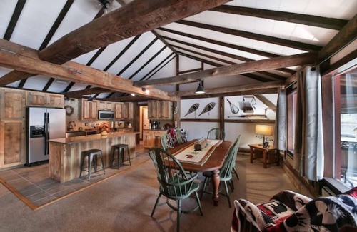 Sellersville Cabin | Serene cabin on 6 acre pond in rural Upper Bucks