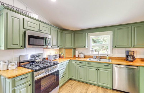 Cleveland Cabin | Serene Cabin w/Pond & Creek on South Saluda River
