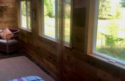 Reedsport Cabin | Serene cabin with WiFi with view of elk and coastal hills