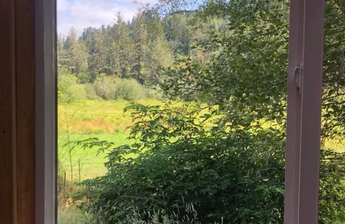 Reedsport Cabin | Serene cabin with WiFi with view of elk and coastal hills