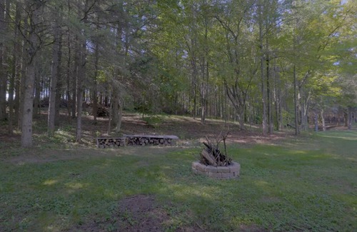 Tyrone RV Rental | Serene Camping Retreat with Freshwater Pond in Clarington Bowmanville