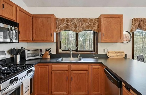 Windham Ski Chalet | Serene Catskills Riverfront Chalet. HotTub + Views!