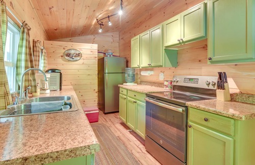 Boalsburg Cabin | Serene Centre Hall Cabin w/Stream On-Site!