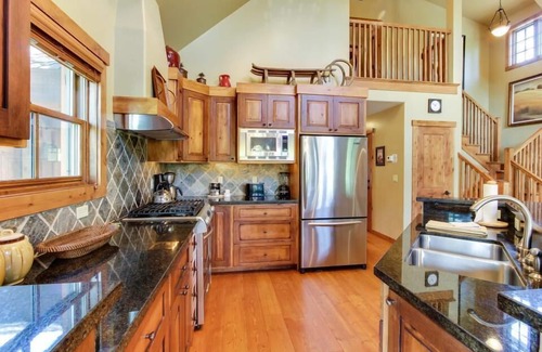 Tamarack Ski Chalet | Serene Chalet|Private Hot Tub|Wood Fireplace