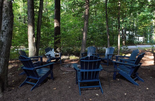 Bellaire Cabin | Serene chalet with fire pit, hot tub and barrel sauna in Shanty Creek