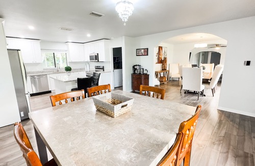 Vero Lake Estates House | Serene & Clean family home in Vero Beach - 10 minutes from Beach!