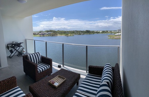 Birtinya Apartment | Serene coastal waterfront apartment, private oasis, daily sunrises over ocean