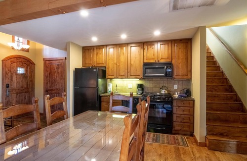 Tamarack Cottage | Serene Cottage | Ski-In/Ski-Out, Private Hot Tub