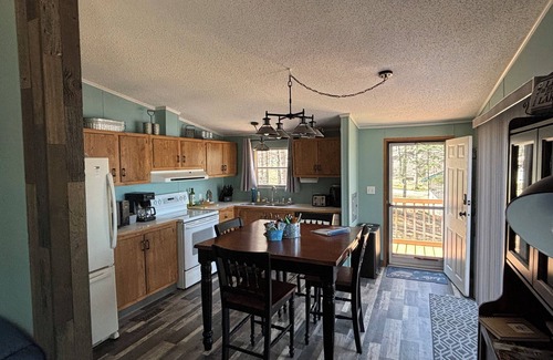 Crandon Cottage | Serene cottage with all you need to relax on charming Bishop Lake