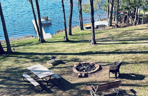 Crandon Cottage | Serene cottage with all you need to relax on charming Bishop Lake