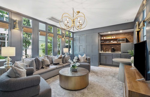 Cannonborough Elliotborough Villa | Serene Cottage with Beautiful Garden & Heated Pool