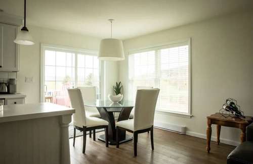 Caroline House | SERENE Country Retreat! 6 miles to Ithaca & Hiking