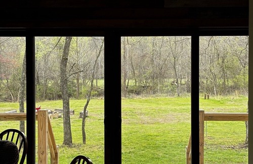 Centerville Cabin | Serene & Cozy Cabin in Middle Tennessee - Wrap Around Deck - Pet Friendly