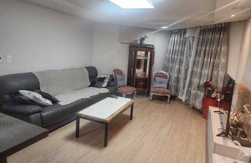 Pyeongtaek Apartment | Serene-Cozy Familysize space, Cp Humphreys proximity to Pop attractions & shops