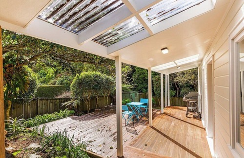 Mount Eden House | Serene & Cozy Home w Grill & Yard by Zodiak Stays